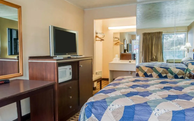 Rodeway Inn Civic Center Roanoke