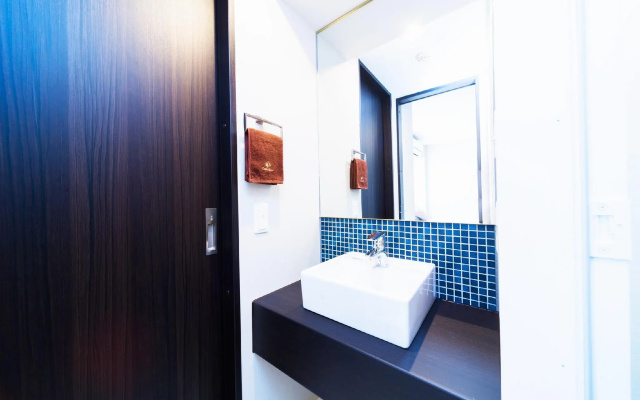Shinsaibashi Crystal Hotel