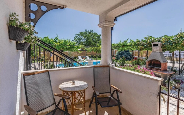 Stunning Home in Pula With Wifi and 2 Bedrooms