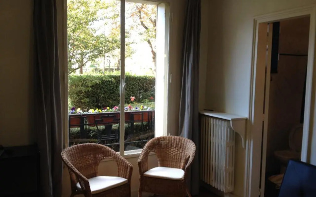 Coquet studio Porte d'Auteuil - très proche de Roland Garros - durée minimum 7 nuits - parking facile à proximité