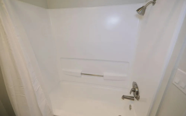 Hollywood Bright Suites
