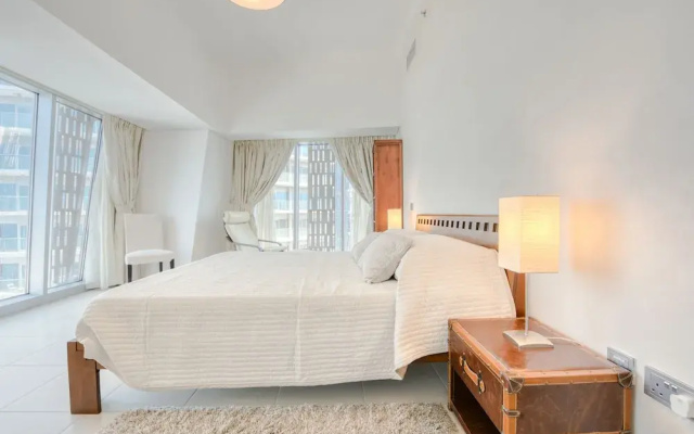 Cayan Tower by Raine & Horne Holiday Homes