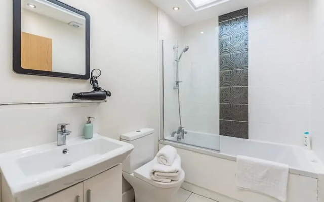 Luxurious Modern One Bedroom Apartment