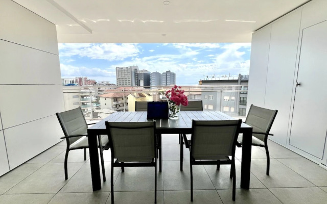 Spacious Apartment Near Beach