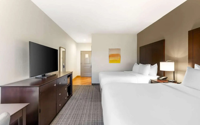 Comfort Inn & Suites Verona at Turning Stone Resort Casino