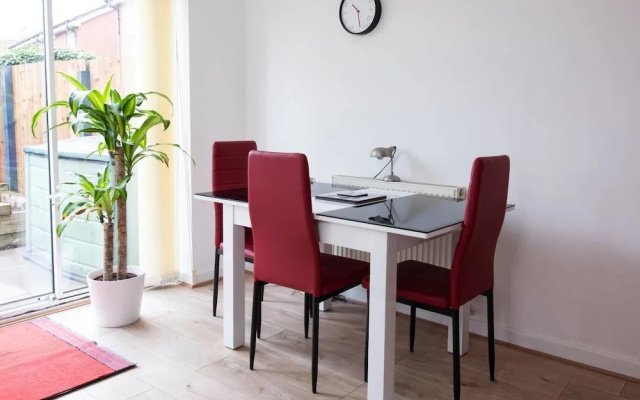 Sleek & Stylish 2BD Home w/ Office/studio
