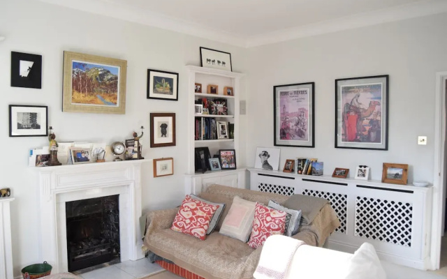 2 Bedroom Apartment in Quite Central London