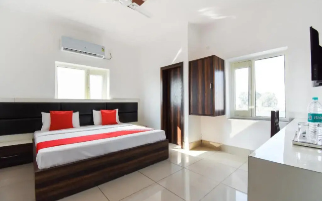 Hotel Bhardwaj by OYO Rooms