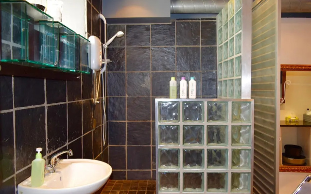 Modern 3 Bedroom Apartment in Central Cape Town