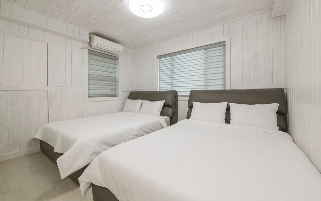 Road 26 Pool Villa
