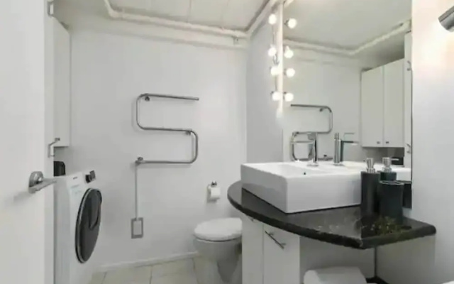 Stylish Loft Apt in CBD w/ King Bed I Zodiak Stays