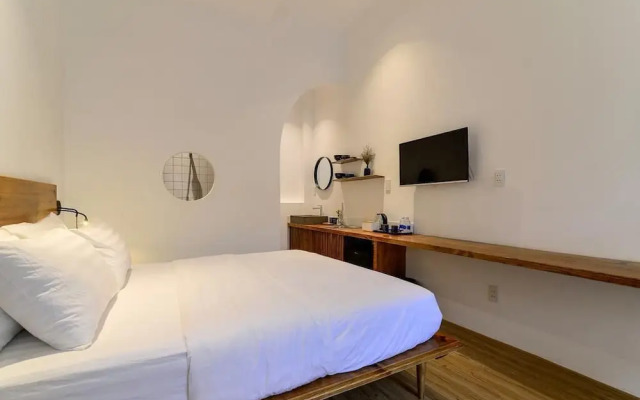 The Hut Boutique Hotel-Notre Dame