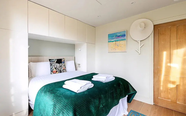 A Stylish Haven Near Portobello Road