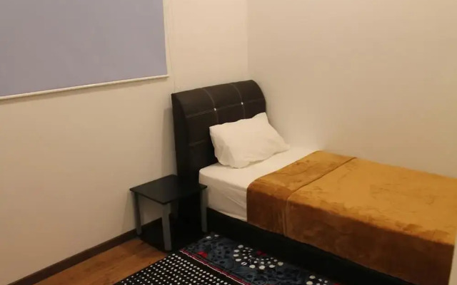 Cozy Crib at 7 Tree Seven Residence