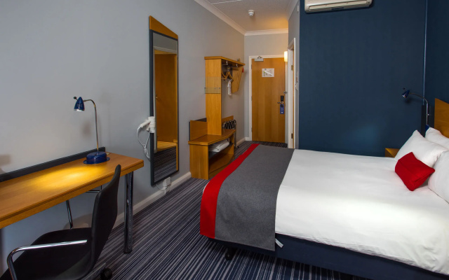 Holiday Inn Express Warwick - Stratford-upon-Avon by IHG