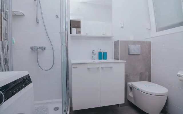 Apartments Tomana