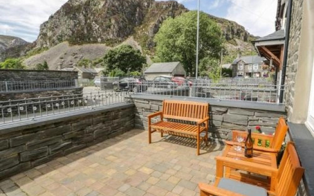 16 Park Square, Blaenau Ffestiniog