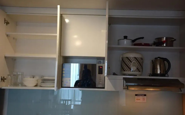 Homey And Cozy Stay 2Br At Casa Grande Apartment