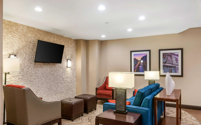 Comfort Inn & Suites At Copeland Tower
