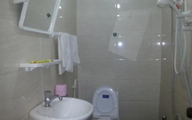 Moon River Guesthouse & Restaurant