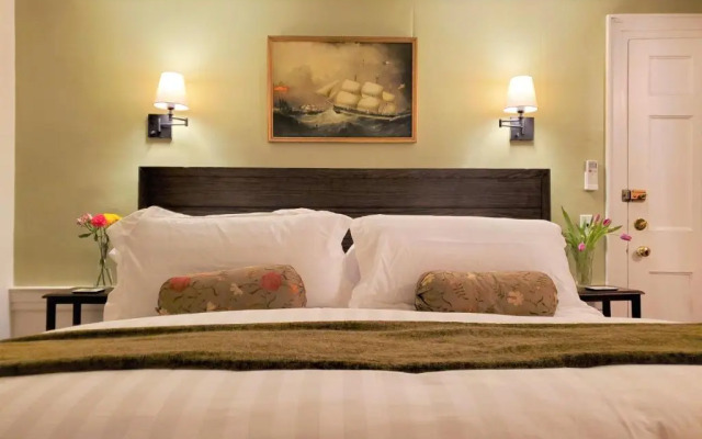 The Old Manse Inn
