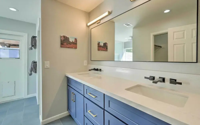 Luxe Desert Home w/ Heated Pool: 3 Mi to Kierland!