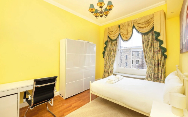 Stylish Southside Flat Near Old Town