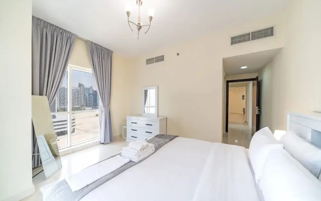 Stunning Business Bay Apartment With Balcony
