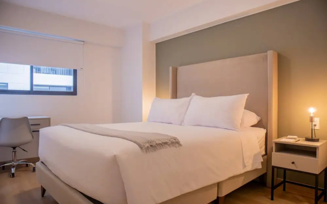 w Magnificent 2BR w/ Balcony in Miraflores