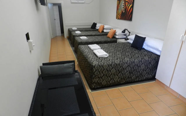 Golden Palms Motor Inn