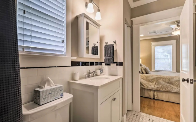 Hyde Park Luxury Studio w/ Prime Location!