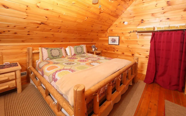 Fireside Memories 2 Br cabin by RedAwning