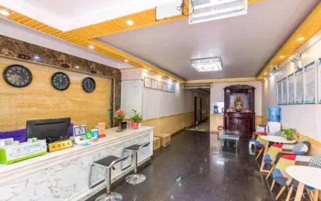 Dongtai Express Hotel (Zhengzhou Future Road)