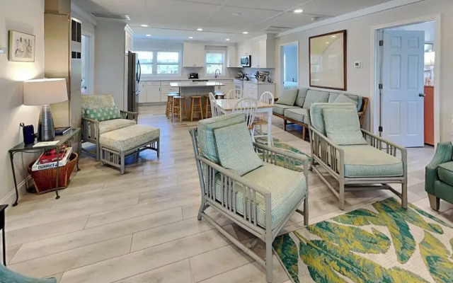 Lindy-B by Topsail Realty