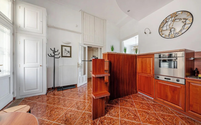 Budapest Classic Charm | 2Br + Cornertub + Smarttv