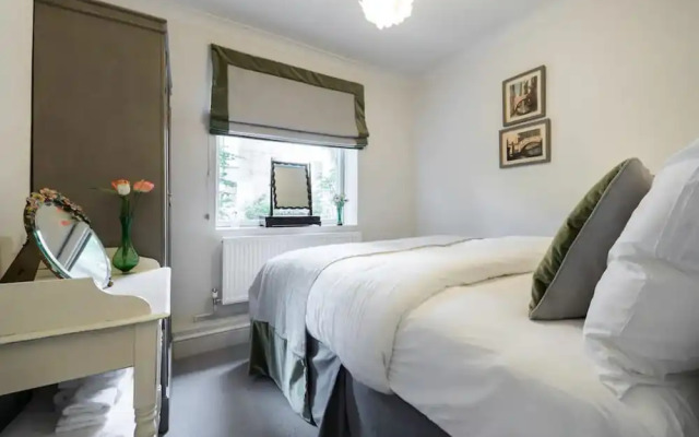 Elegant Georgian 2 Bedroom Apartment in Notting Hill