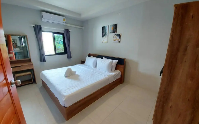 Ocean Breeze Apartment by PIPS