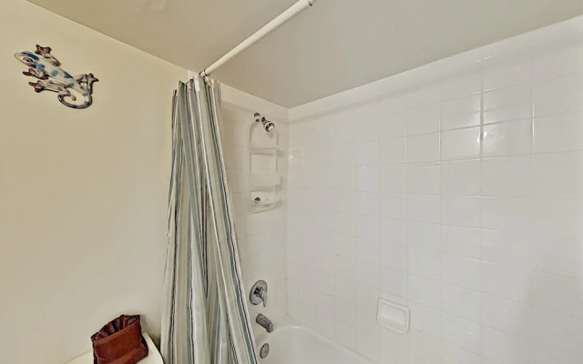 17754mil 2 Bedroom Condo