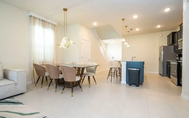 3961 Luxury 7BD Home