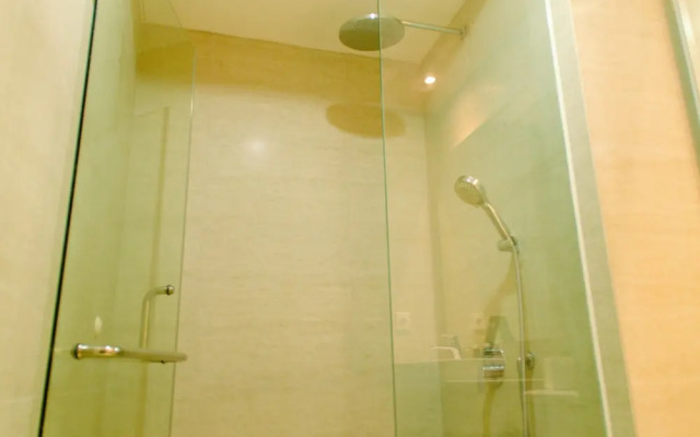 Comfort and Spacious 2Br at Gold Coast Apartment