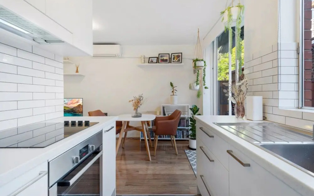 Snug St Kilda Apartment With Private Courtyard