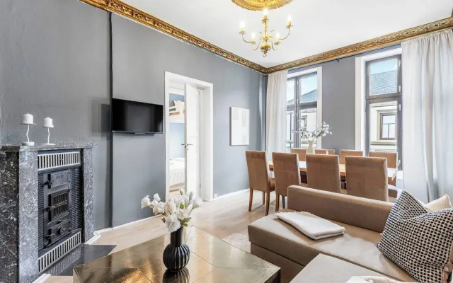 Big and Bright Apartment in the Center