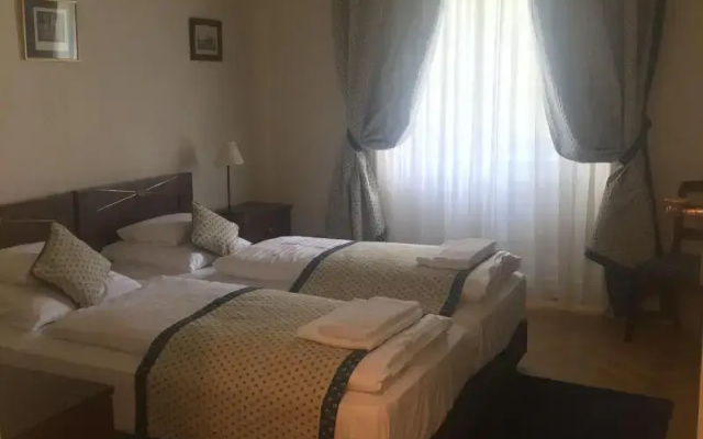 Károlyi Kastély Hotel & Restaurant