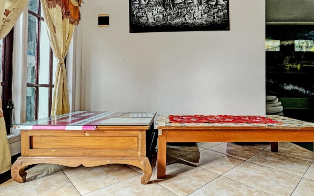 OYO 93422 Villa Tirto
