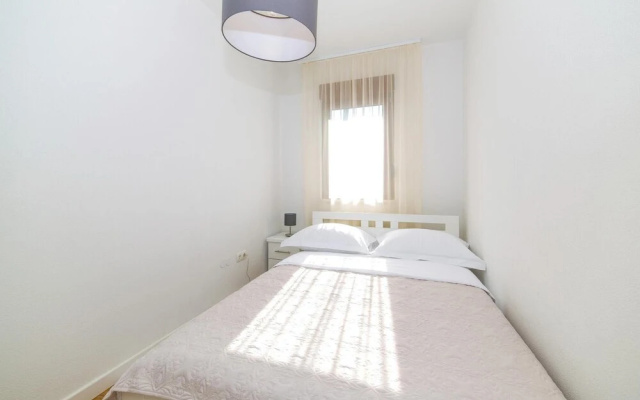 Nice Home in Kastel Stafilic With Wifi and 5 Bedrooms