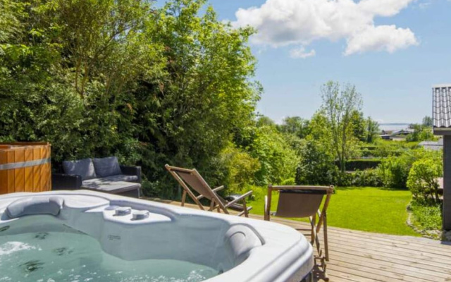 5 Star Holiday Home in Ronde
