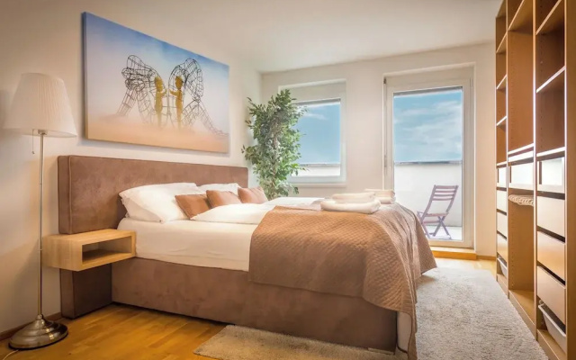 WaltzCo City Apartment near U1 & Center