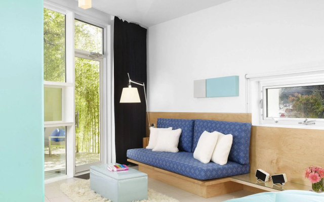 Frame Hotel - Treehouse