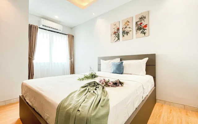 Neutral Cozy Stay Studio Apartment At Margonda Residence 1