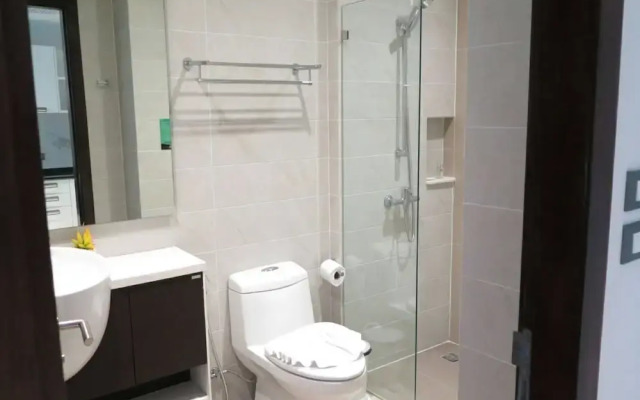 Emerald 215 - Studio With Balcony and Shared Pool